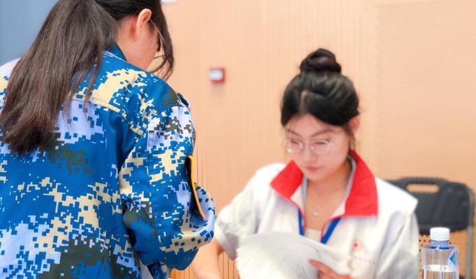 游戏后勤攻略漫画（从游戏中领悟管理技巧，打造高效大学生活）