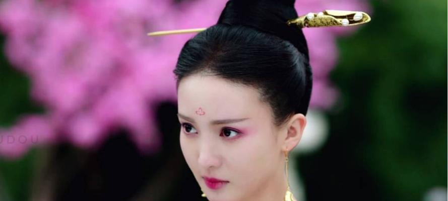 《萌妃新版本出装攻略——打造最强角色装备指南》（在这个版本中，让你的萌妃成为战场的绝对王者！）