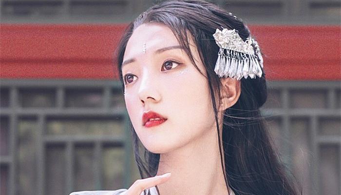 萌妃新版本出装攻略（最新版本出装攻略分享，助你成为无敌的王妃）